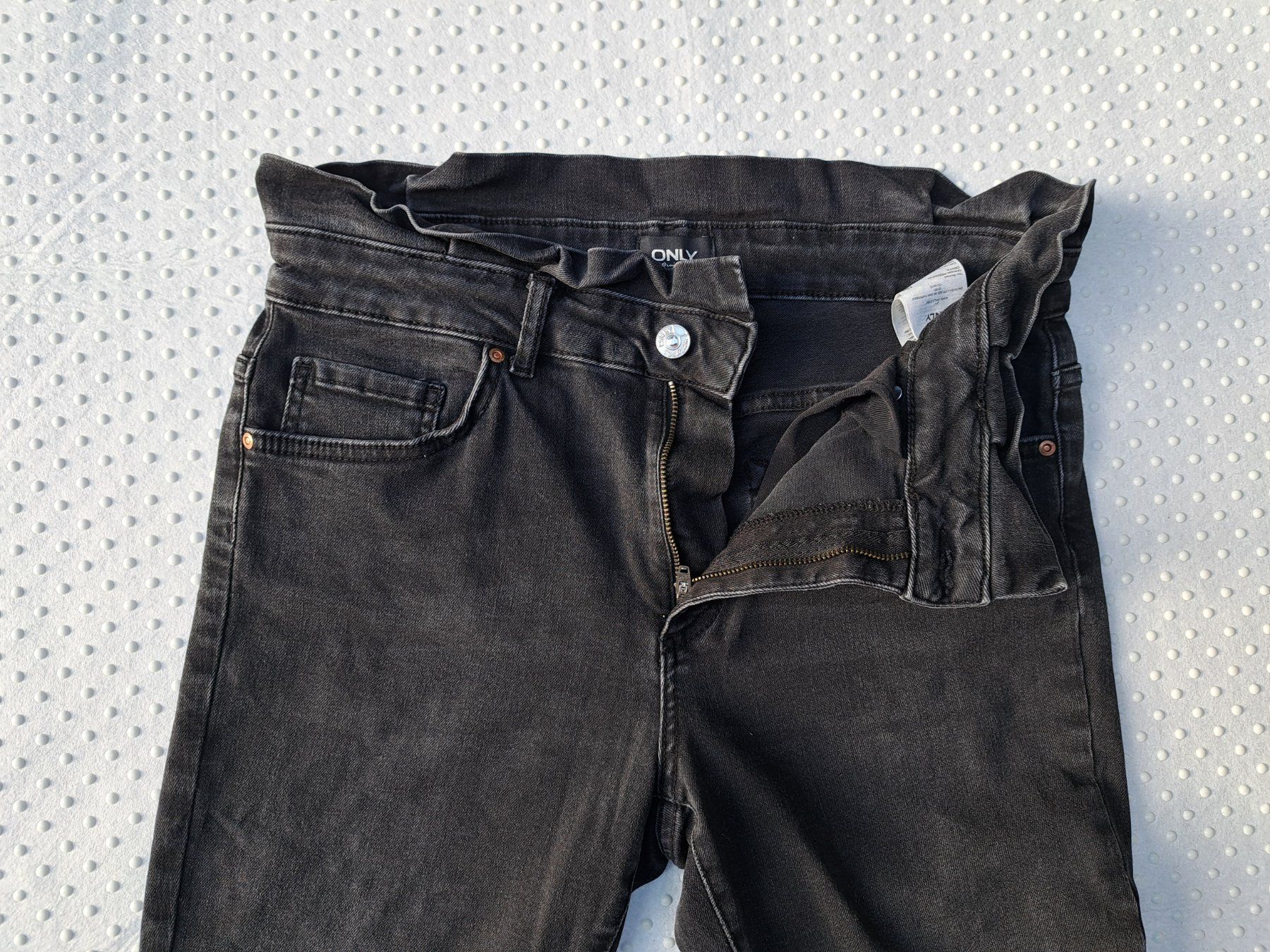 Only Pantaloni: Schicke ONLY Jeans,  Schwarz, Grösse 32/29 – Nuovo (secondo la descrizione) da Gysenstein venduto da joshuas81 1