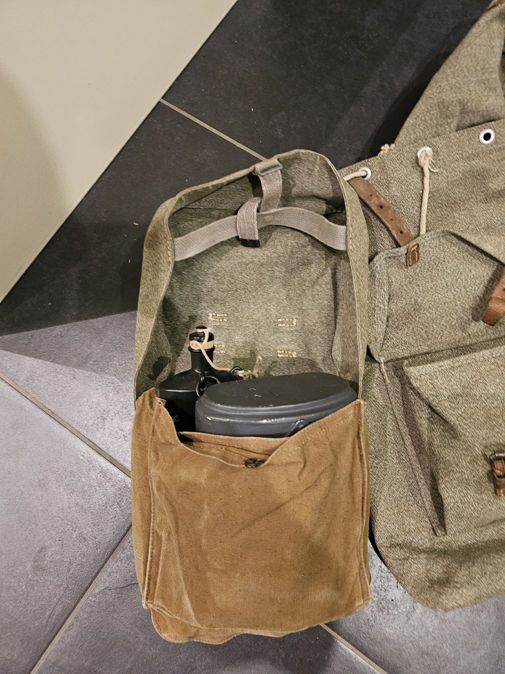 Schweizer Armee Zaini: Armee Rucksack Set – Usato da Dussnang venduto da mech30 1
