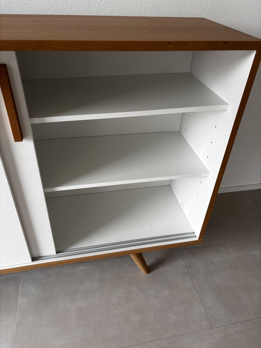 Kommoden: Stilvolles Sideboard Eiche mit Schiebetüren, top Zustand – Gebraucht aus Wolfhausen von Harrier12 4