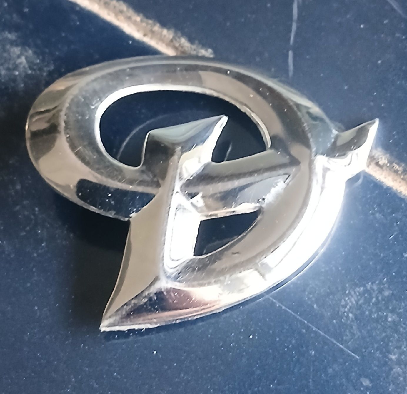 Daimler Alle Autoersatzteile: Emblème de calandre Daimler 1994-1997 – Gebraucht aus la heutte von Auto-stock