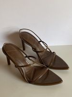 Talons aiguilles bruns vernis Bershka, escarpins marrons