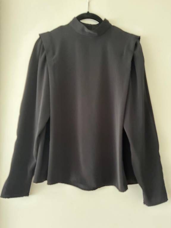 Camicette: Blouse noir NEUVE – Usato da Etoy venduto da v1california
