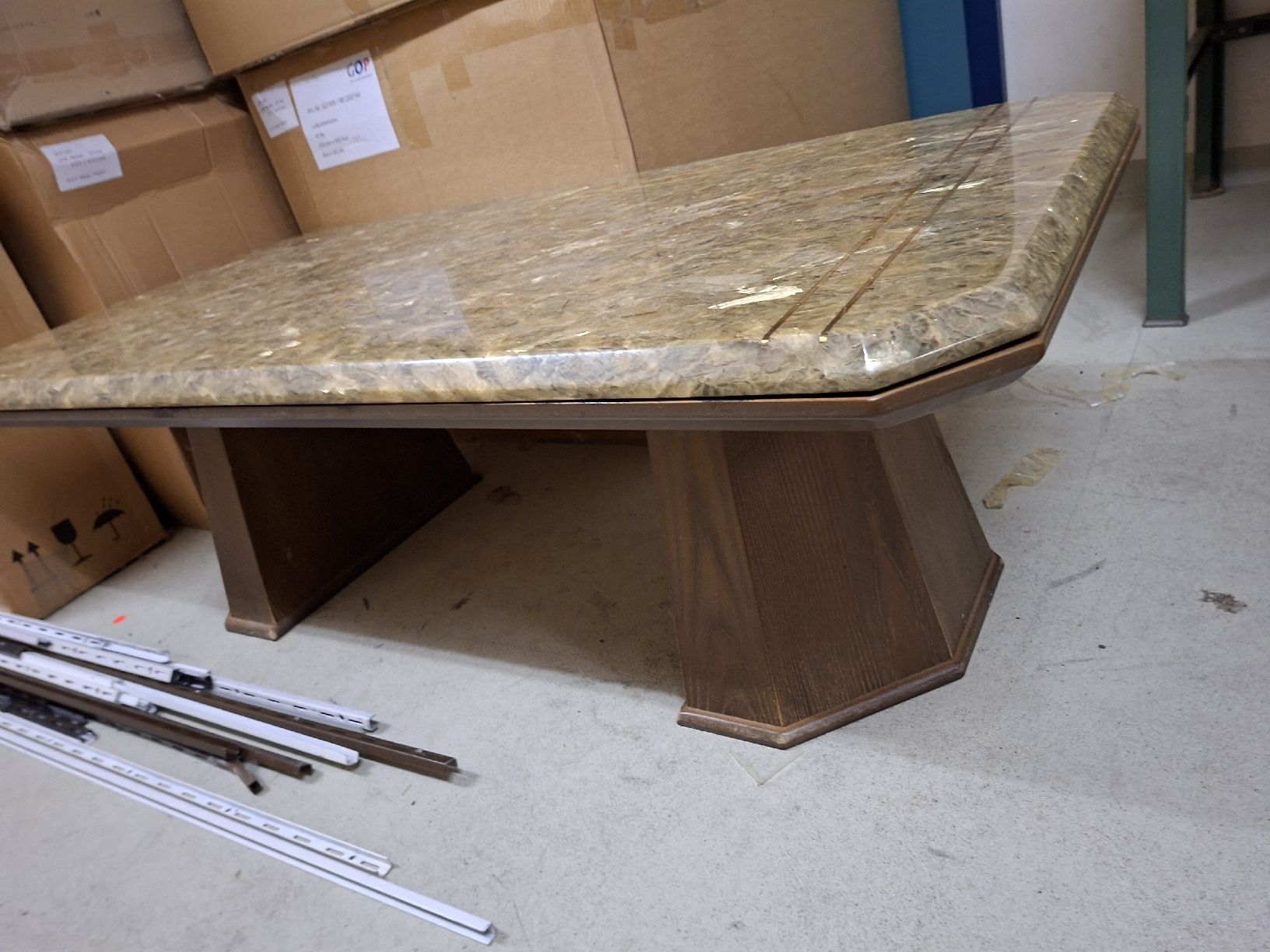 Tavoli: Granit Couchtisch, Vintage – Usato da Grossdietwil venduto da hufi10 3