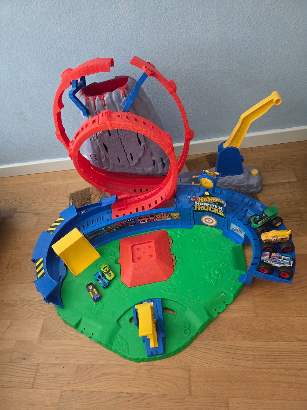 Hot Wheels Spielzeuge: Hot-Wheels Monster-Truck Bahn – Gebraucht aus Cham von CECILIA87