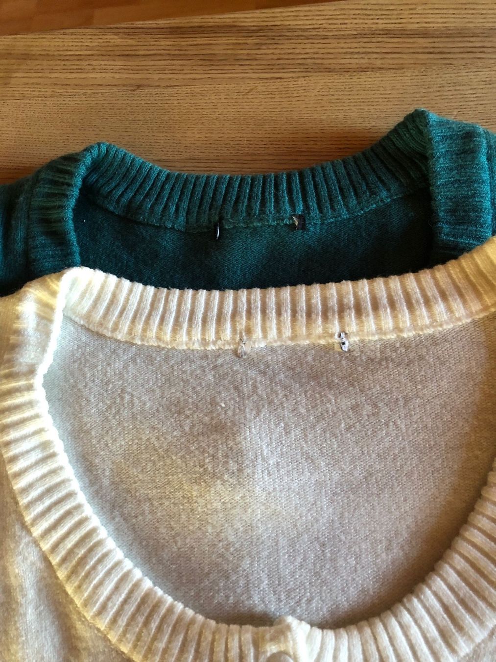 Maglioni & Felpe: 2 hübsche Damenpullover Gr. M – Usato da Röschenz venduto da Tashroal 2
