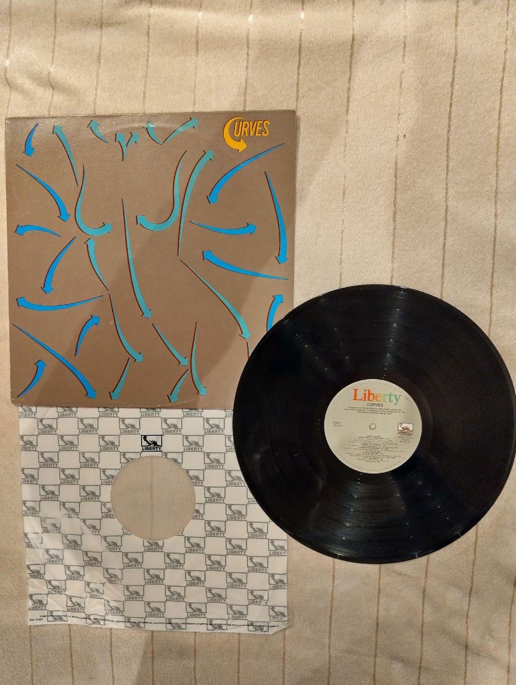 Schallplatten: Disque Vinyle Curves Liberty - Collectors! – Gebraucht aus Reconvilier von mpa_7b2k