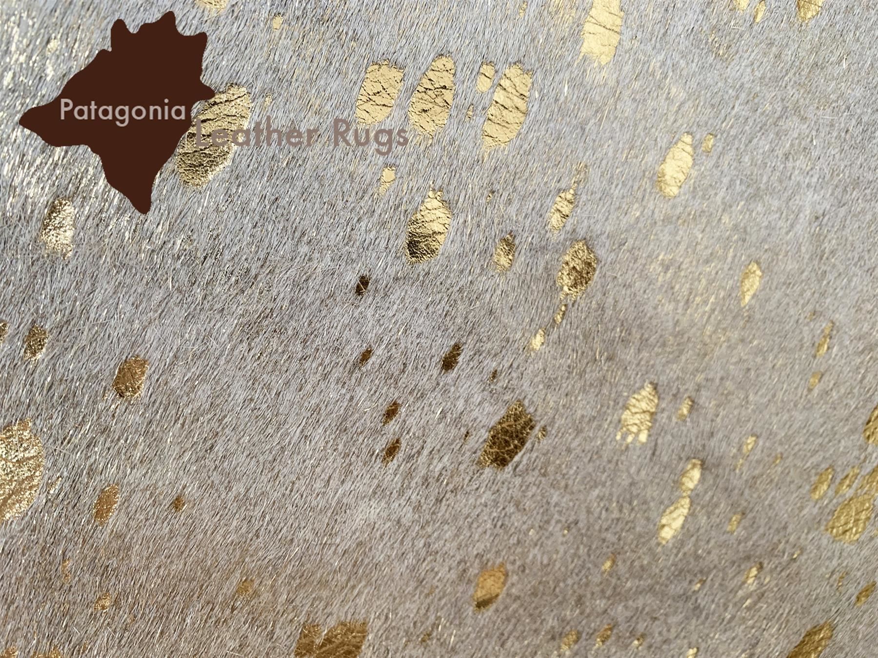 Sgabelli: Kuhfell Hocker Gold/White – Nuovo e nell'imballaggio originale da Arbedo venduto da patagonialeatherrugs 2