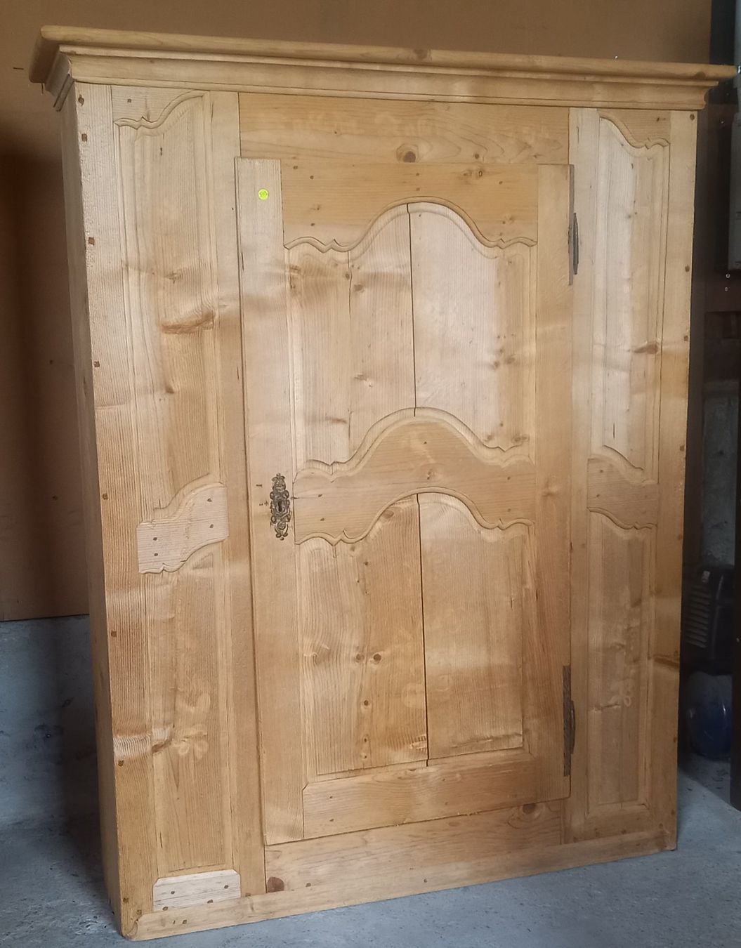 Armadi: Schrank Barock um "1750" – Usato da Wöschnau venduto da Neuchel