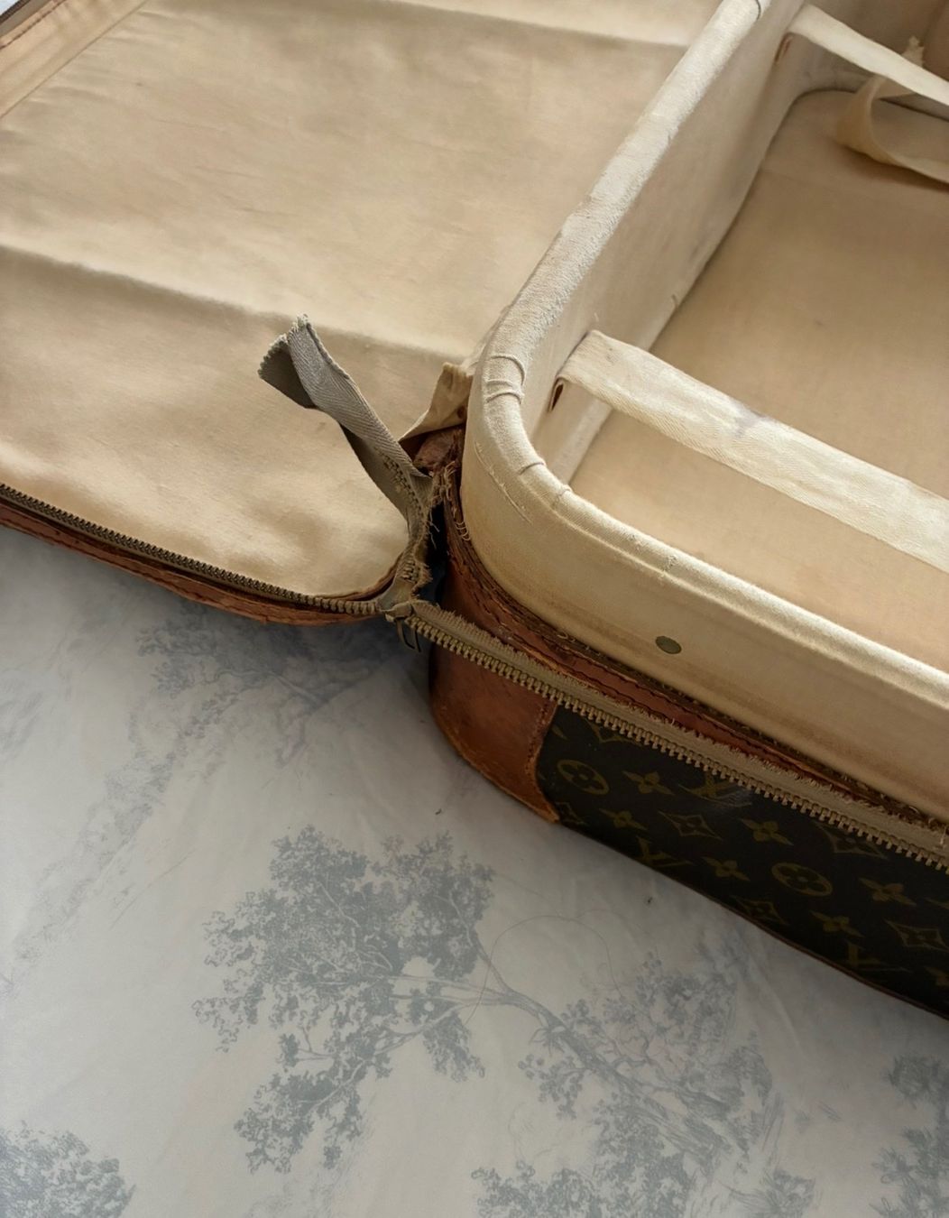 Louis Vuitton Valigie: Valise LOUIS VUITTON souple à fermeture éclair. – Usato da Genève venduto da gen_sk2c 6