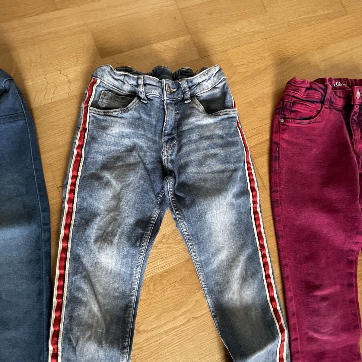 Pantaloni: 3 Jeanshosen 134 – Usato da Oetwil am See venduto da mar_t7ct 2