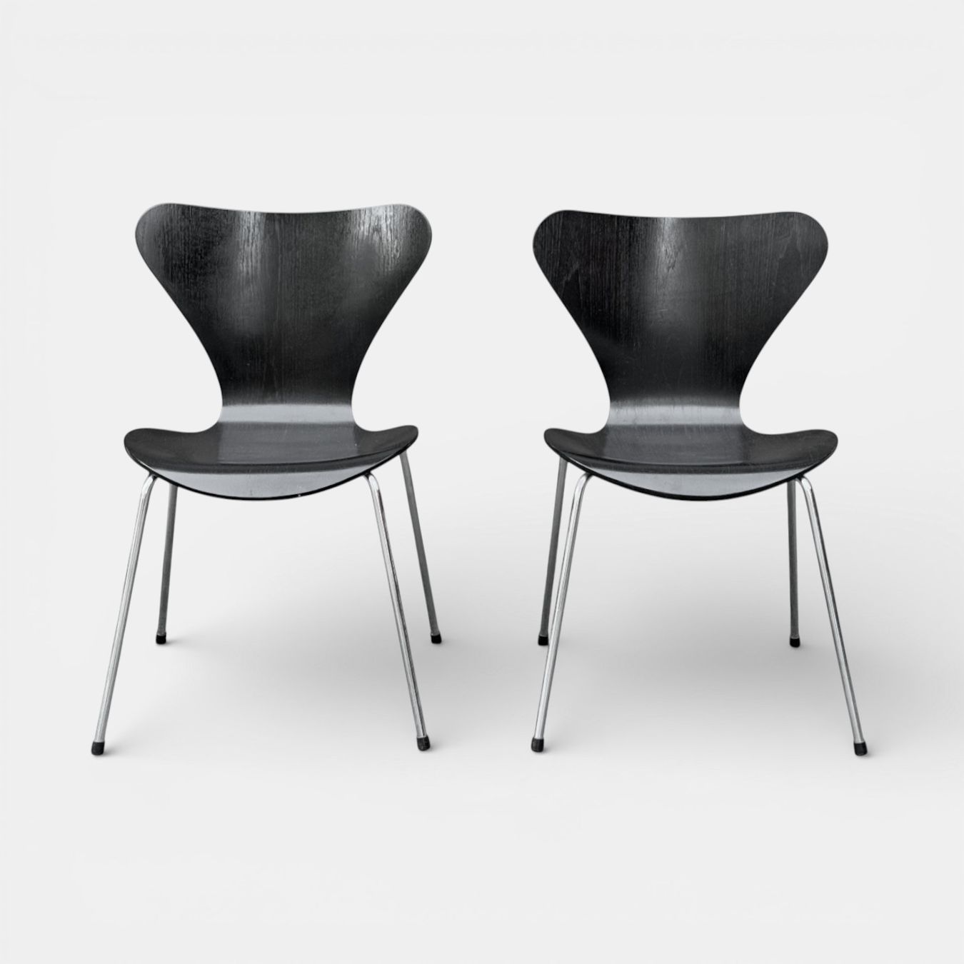 Fritz Hansen Stühle: Fritz Hansen Serie 7 Butterfly Chairs // 2er Set – Gebraucht aus Schinznach-Dorf von mix