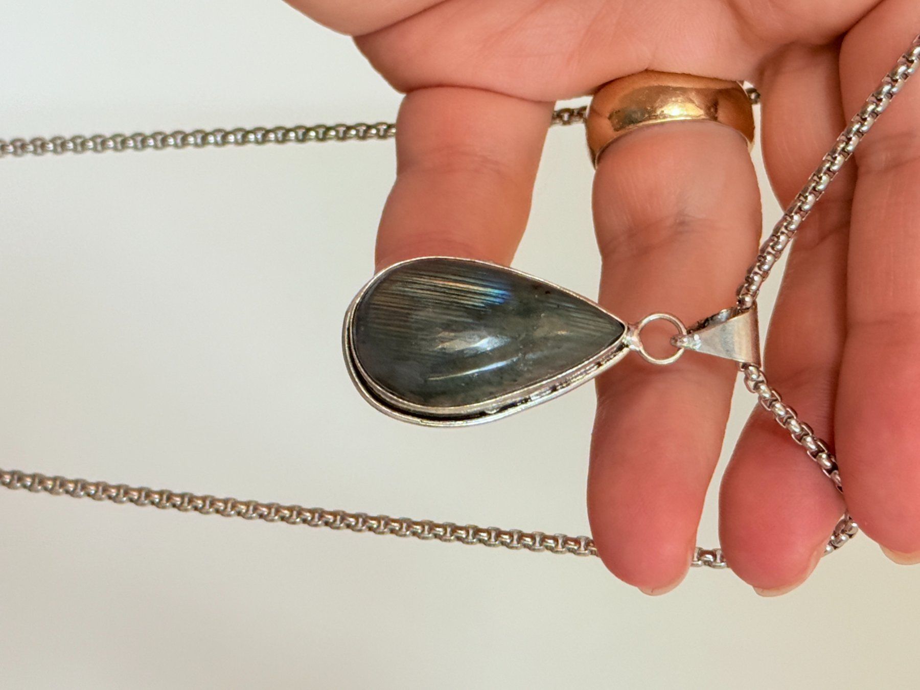 Ketten: Labradorite necklace – Neu und originalverpackt aus Genève von AGBERG 3