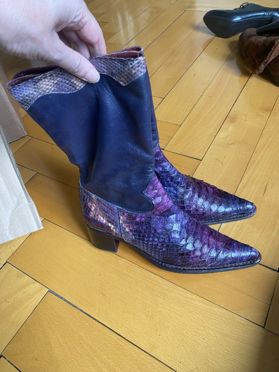 Scarpe da donna: Bottes LARA  37 violettes serpent et cuir – Usato da Küssnacht am Rigi venduto da CALIFRASQUI 4