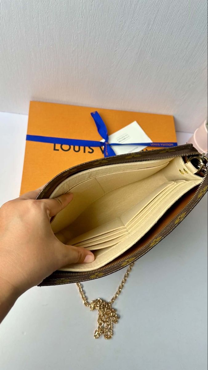 Louis Vuitton Sacs: Louis Vuitton Toiletry Pouch 26 cm – D'occasion à Widnau par Pukpan_99 5