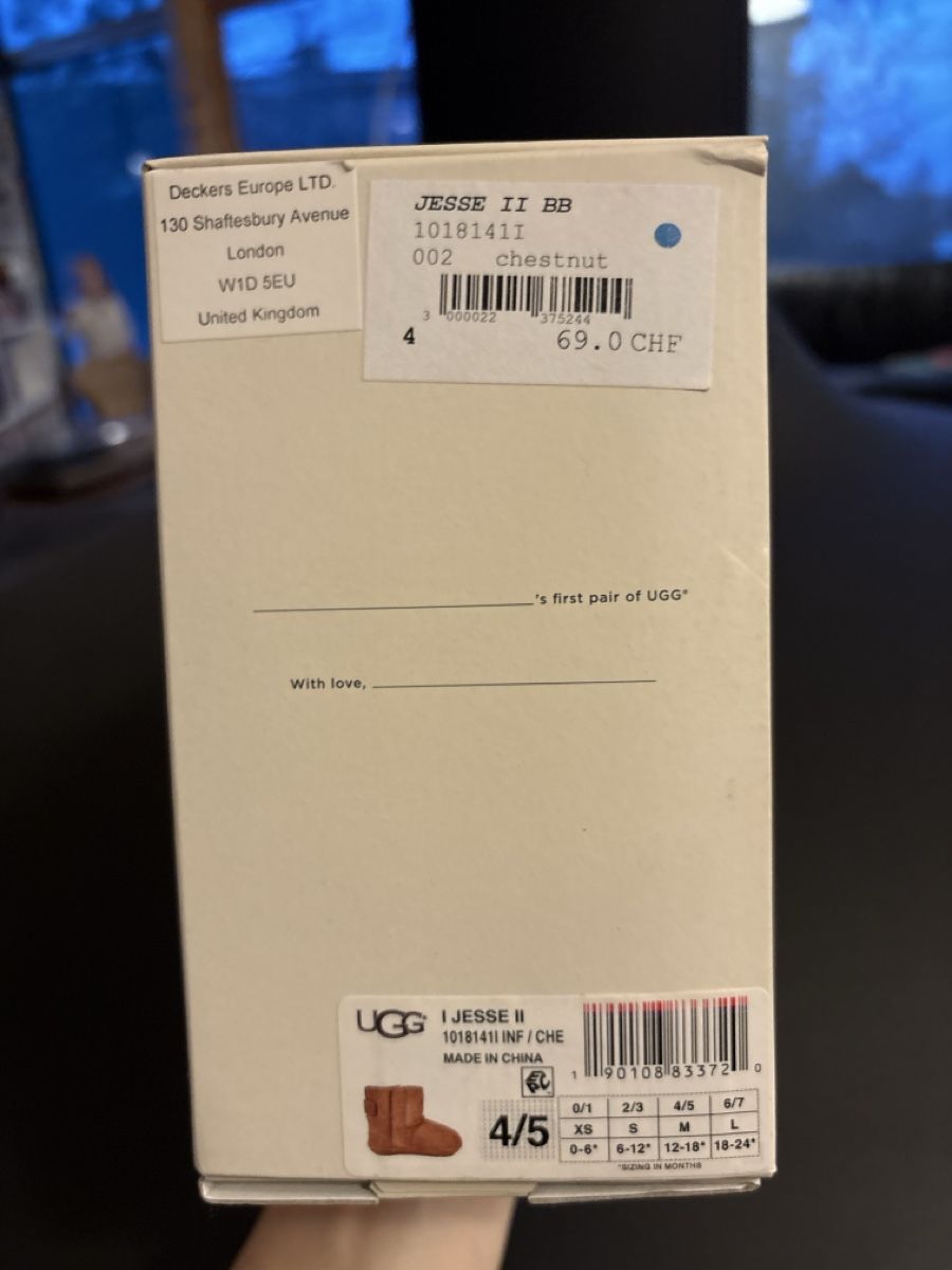 Scarpe per ragazzi: Chaussons UGG – Usato da Lausanne venduto da Soins 1
