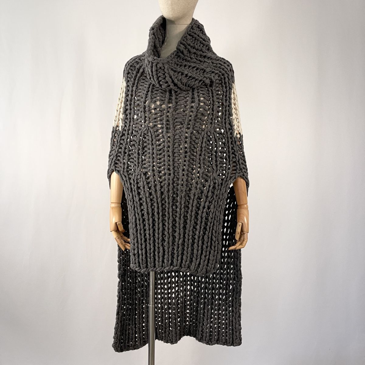 Altro in  Abbigliamento & Accessori: AVIU Cashmere Cape – Nuovo (secondo la descrizione) da Emmen venduto da Avviivva_Com2023