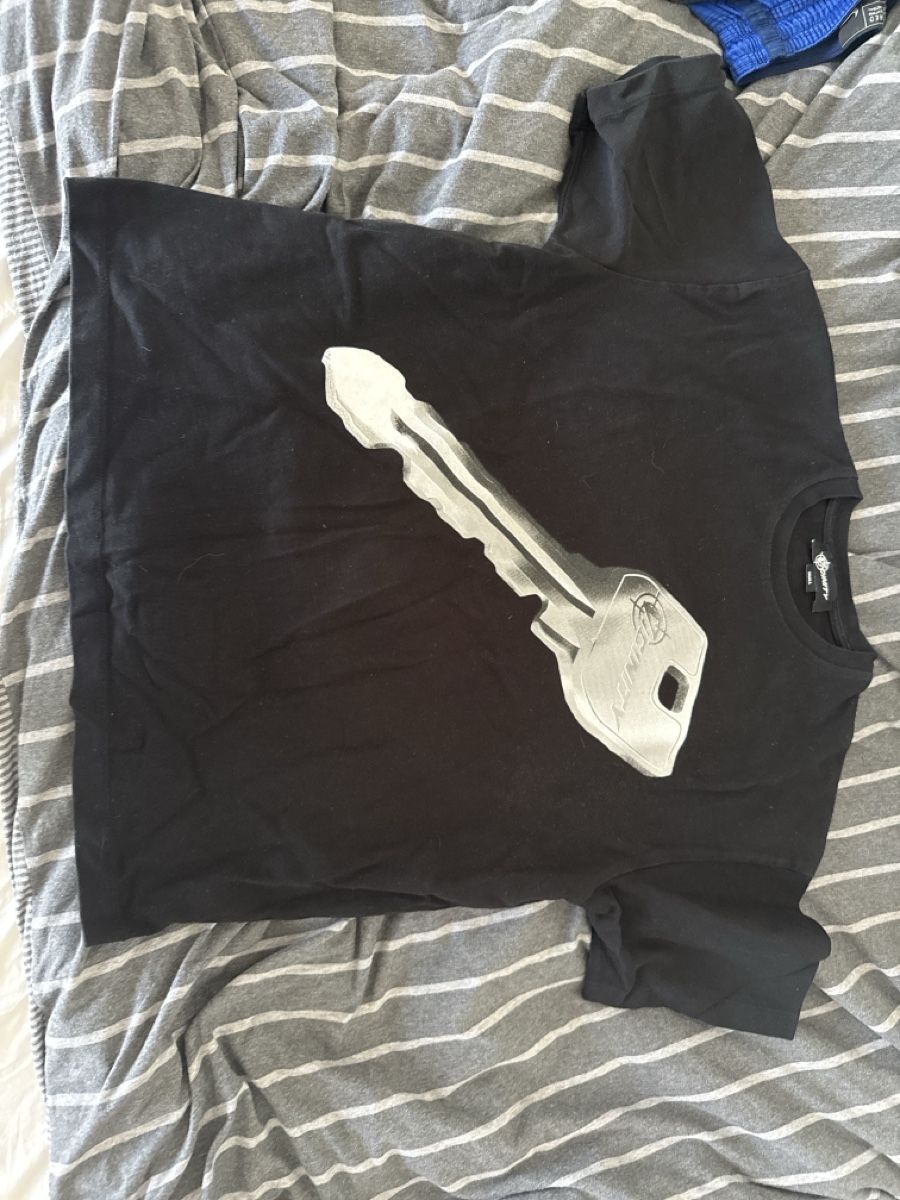 T-Shirts: Vicinity T - shirt – Gebraucht aus Aesch BL von ida_x65l