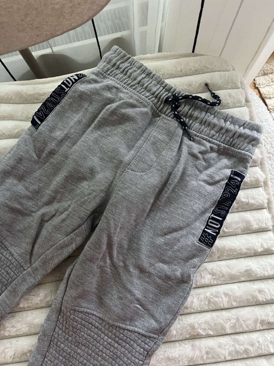 Pantaloni: TRAINERHOSE GRAU GR 128 – Usato da Basel venduto da theo-g77 1