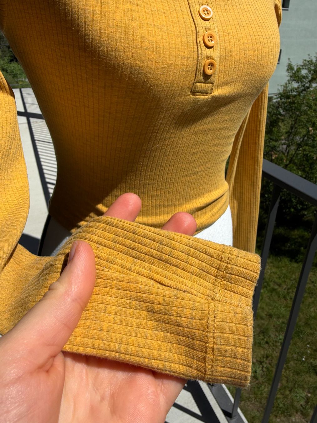H&M T-shirt: H&M Divided Basic Shirt, Senfgelb, Gr. XS – Usato da Riehen venduto da edu_92w7 6