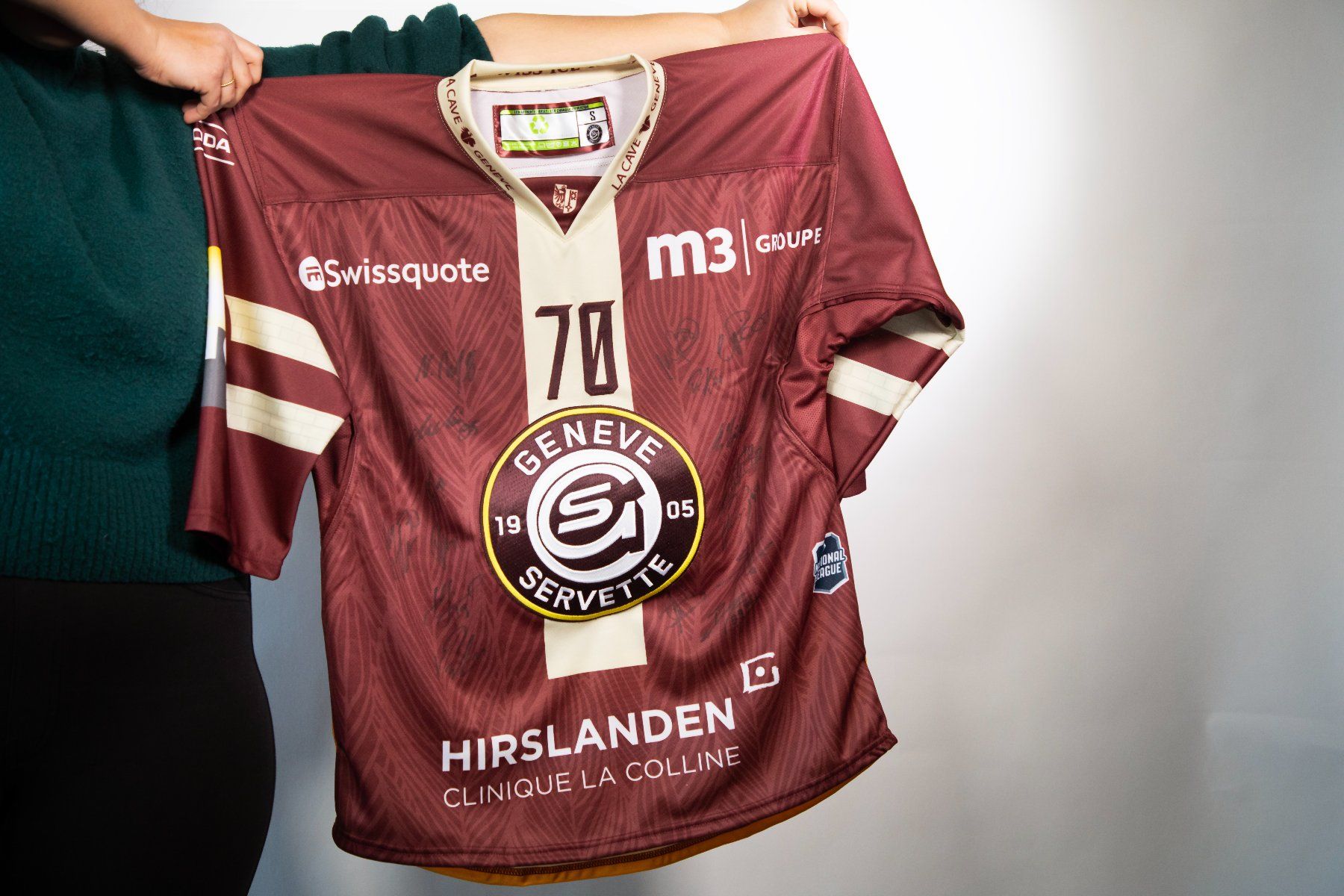 Maillots de corps & Pantalons: Maillot du titre du GSHC dédicacé – Neuf (Voir description) à Genève par