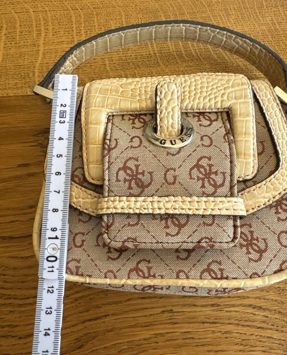 Guess Taschen für Damen: Mini Y2K Guess Handtasche – Gebraucht aus Balsthal von armenharut 7