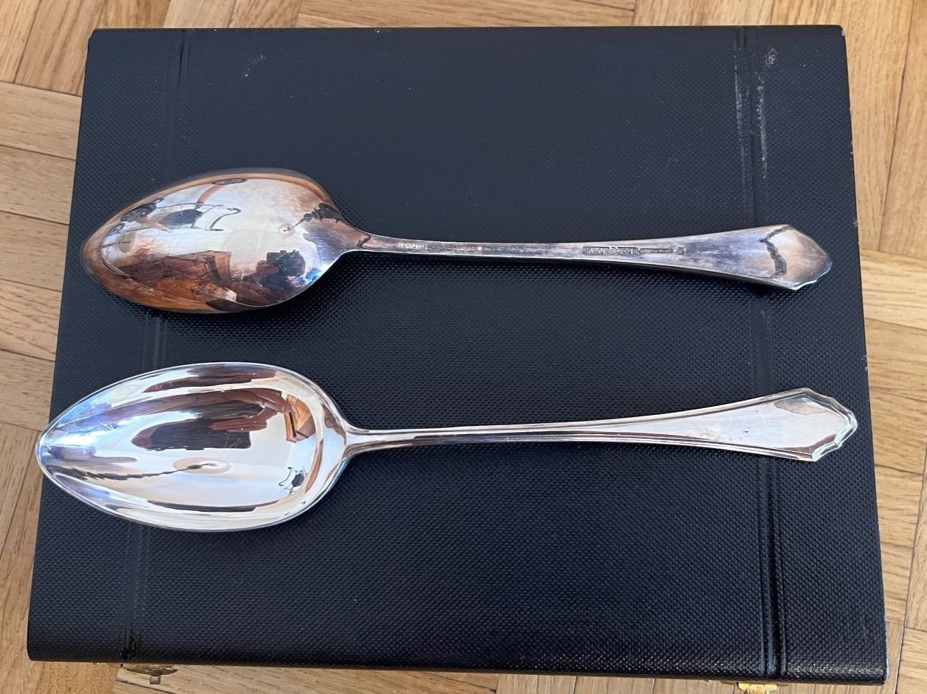 Cucchiai: 12-teiliges Suppenlöffel Set, von Mappin&webb, versilbert – Usato da Birsfelden venduto da thomey58 1