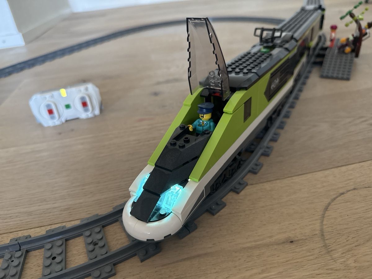 Lego Kit di costruzioni: Train LEGO avec télécommande et accessoires. – Nuovo (secondo la descrizione) da Echichens venduto da igr_6djz 1
