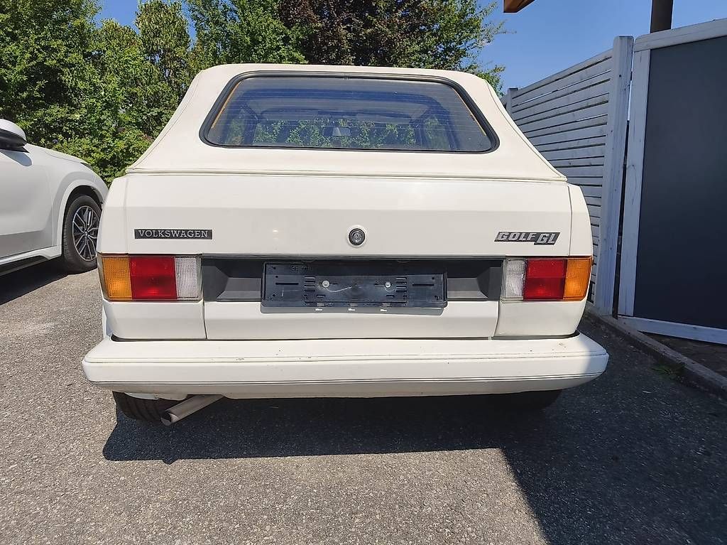 VW Automobili: Golf MK1 Cabriolet blanc toit blanc – Usato da la corbaz venduto da leolechat 1