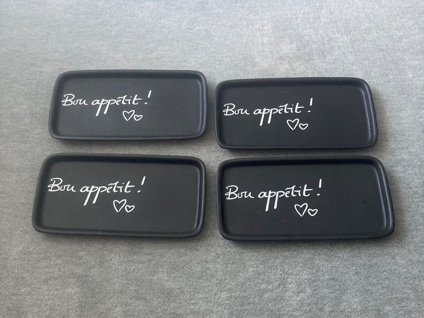 Teller: 4x Teller "Bon appétit!" schwarz – Gebraucht aus Gutenswil von Shallymaster