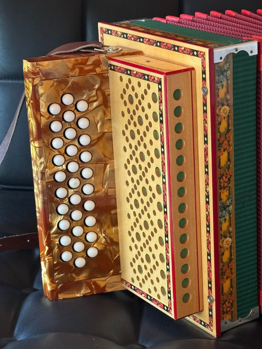 Strumenti musicali: schönes Schwyzerörgeli, B gestimmt, 2chörig, mit Koffer – Usato da Baar venduto da qsi2005 6