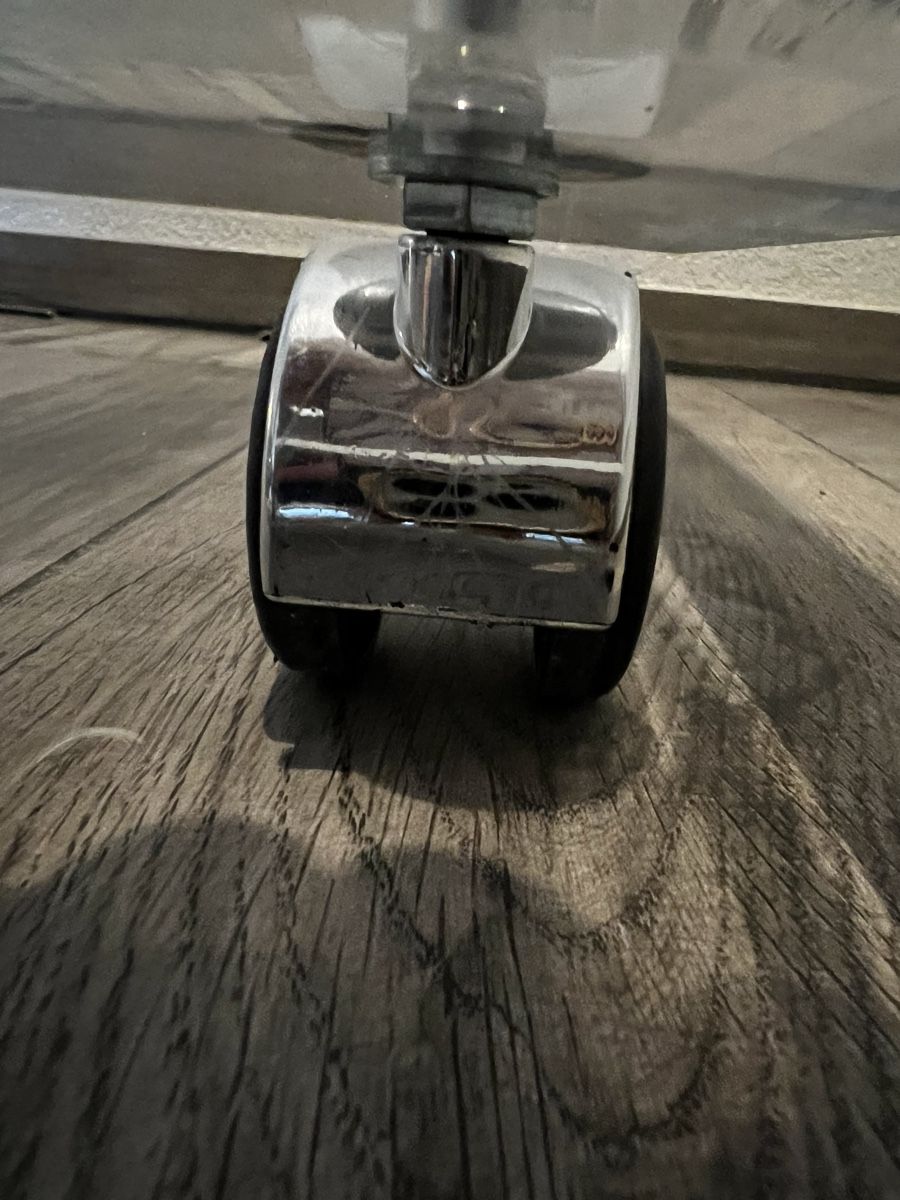 Cassettiere: Plexi/Acrylglas Möbel auf Rollen Sideboard TV-Möbel – Usato da Bürglen TG venduto da Ursajosi 5
