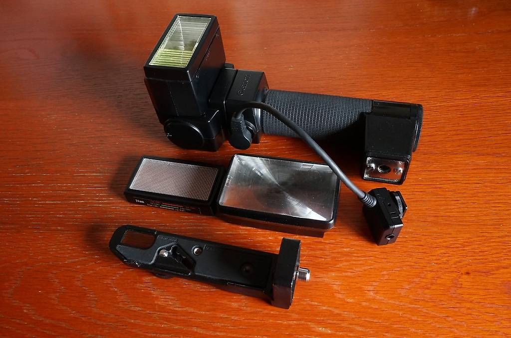 Canon Flash: Canon Speedlite 533G Stabblitz mit Zubehör – Usato da Spreitenbach venduto da Salesmanship