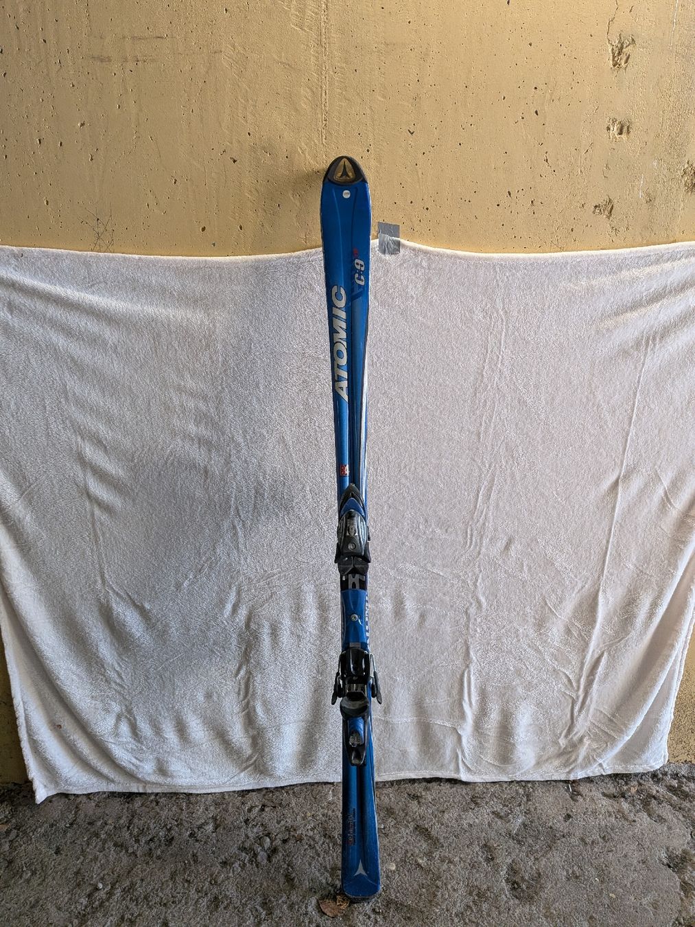 Atomic Sci: Atomic C:9.18 Carving Ski mit Device 412 Bindung – Usato da Interlaken venduto da EvoCardNest