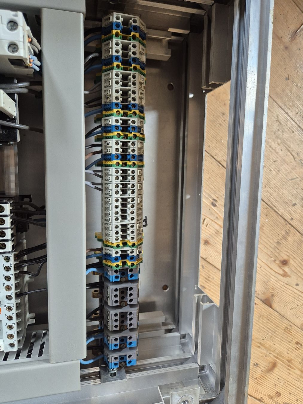 Alimentazione elettrica: Strom Verteilerkasten  – Usato da Weesen venduto da gmah 1