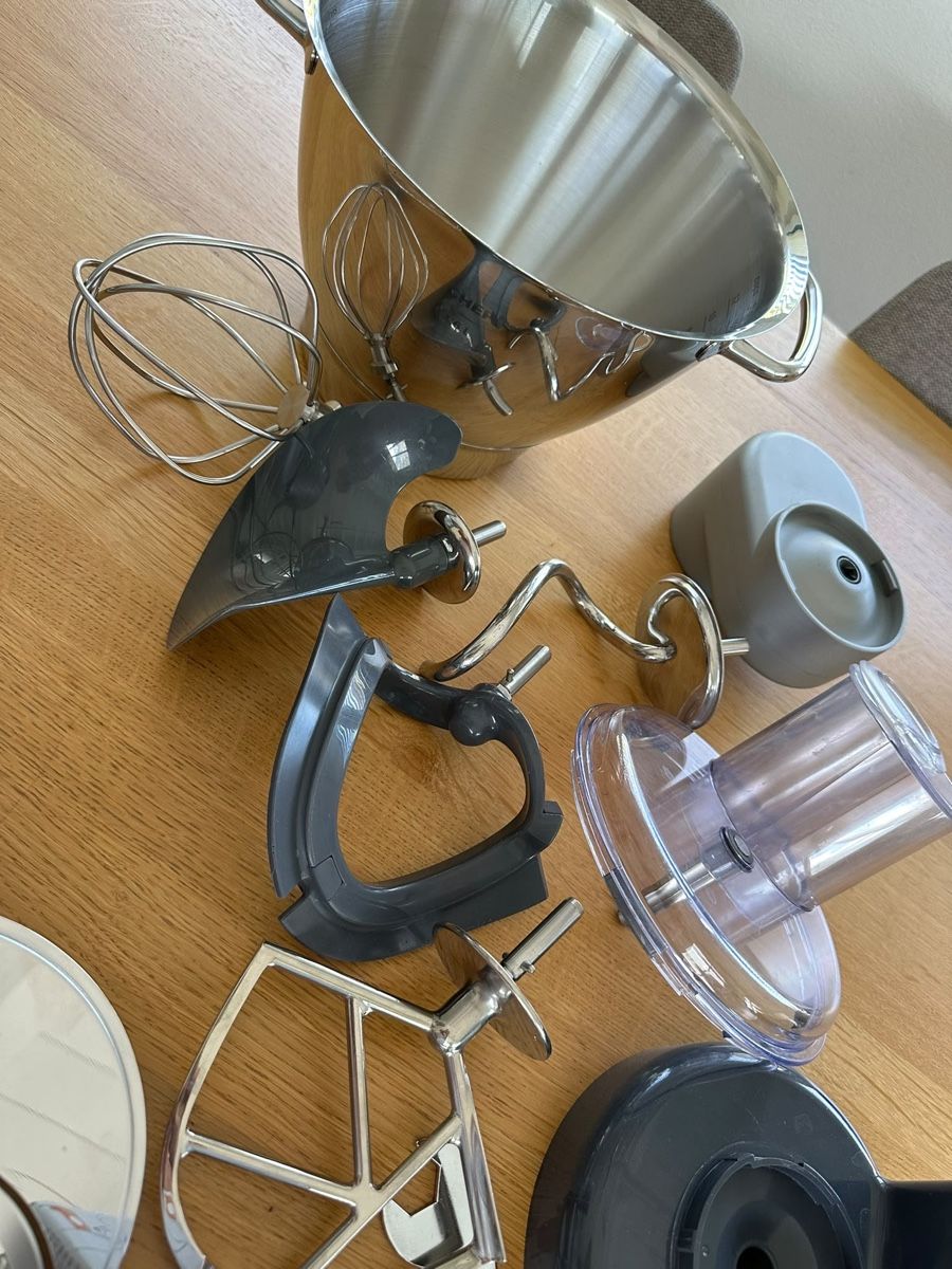 Kenwood Appareils de cuisine: Kenwood Chef titanium 1500 watt – D'occasion à Ausserberg par saria00 2