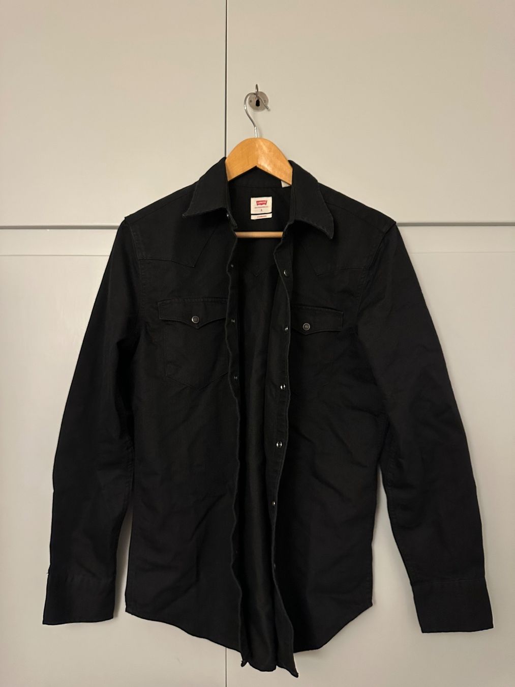 Levi's Camicie: Levis Jeans Hemd Schwarz – Usato da zürich venduto da DESKO