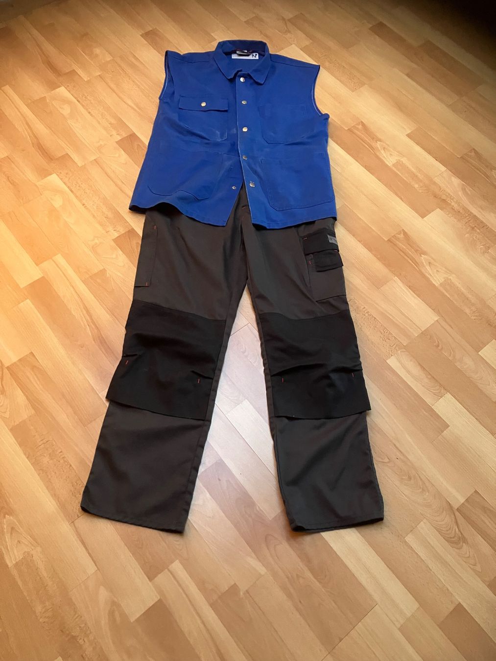 Lotti di vestiti: Arbeitskleidung Sommer Outfit – Usato da Bettwiesen venduto da Zustand57