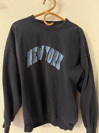 Brandy Melville New York Pullover, Top Zustand, Winter