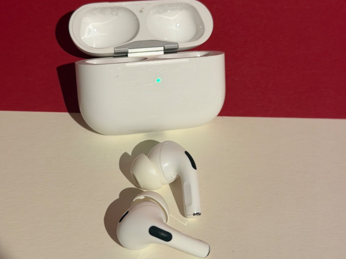 Apple Cuffie: Apple AirPods Pro 2 USB-C Verbindungsproblem ⚠ – Usato da Bern venduto da mura_shop 4
