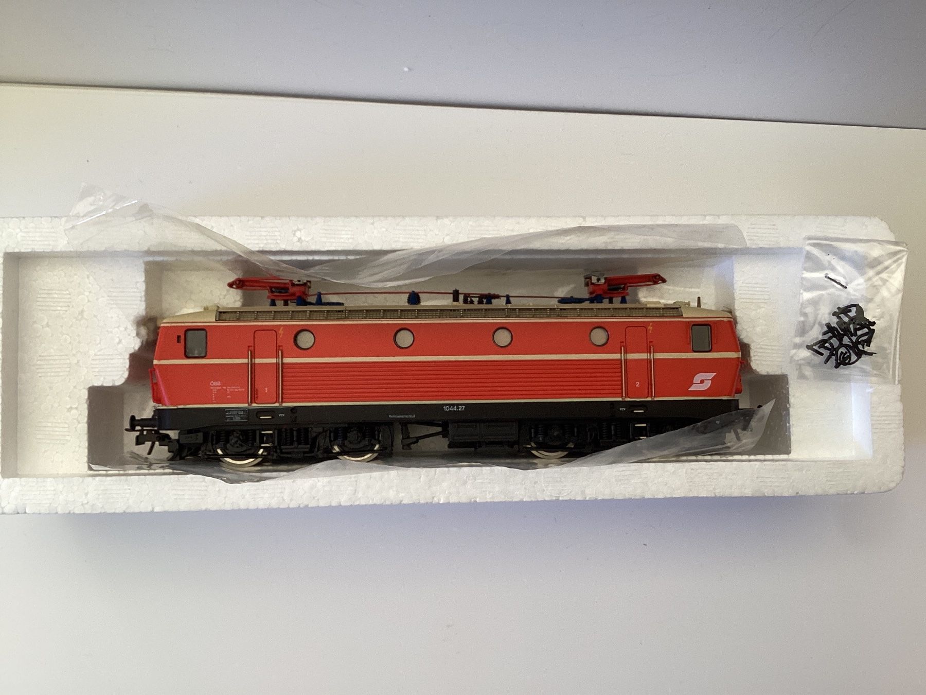 Roco Modellini di ferrovie: Roco 04197S ÖBB 1044.27 H0 1:87 – Usato da Effretikon venduto da simtek_de 5
