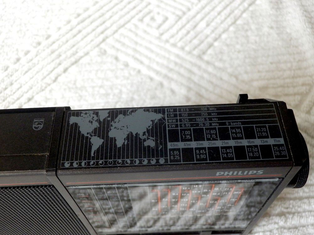 Récepteur radio PHILIPS D1835 FM/LW/MW/SW 9 SHORT WAVE BANDS