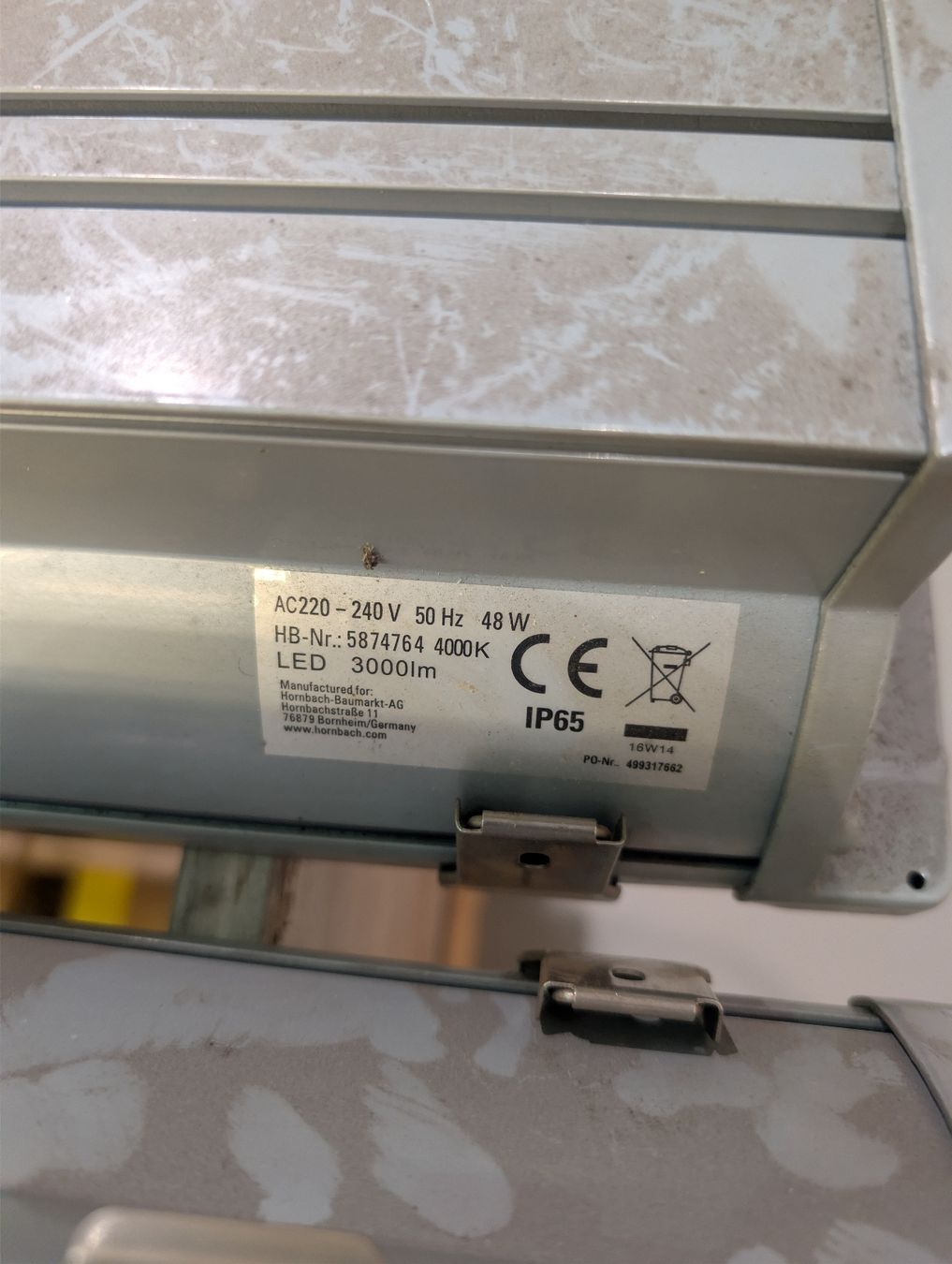 Lampade: 6x LED Leuchten 120cm – Usato da Neuheim venduto da swizzlyNC 2