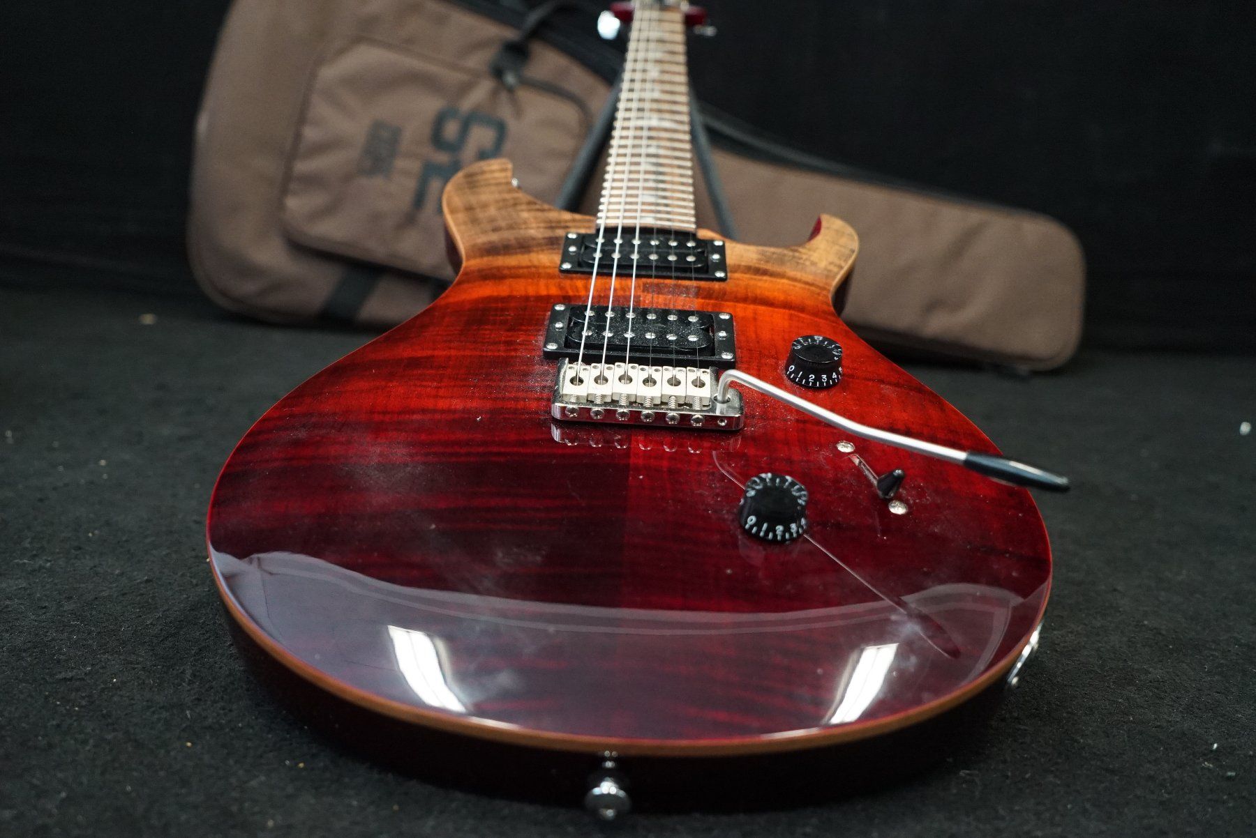 PRS Strumenti musicali: PRS SE Custom 24 Limited Edition in Charcoal Cherry Flame – Usato da Ortschwaben venduto da Musictrade 1