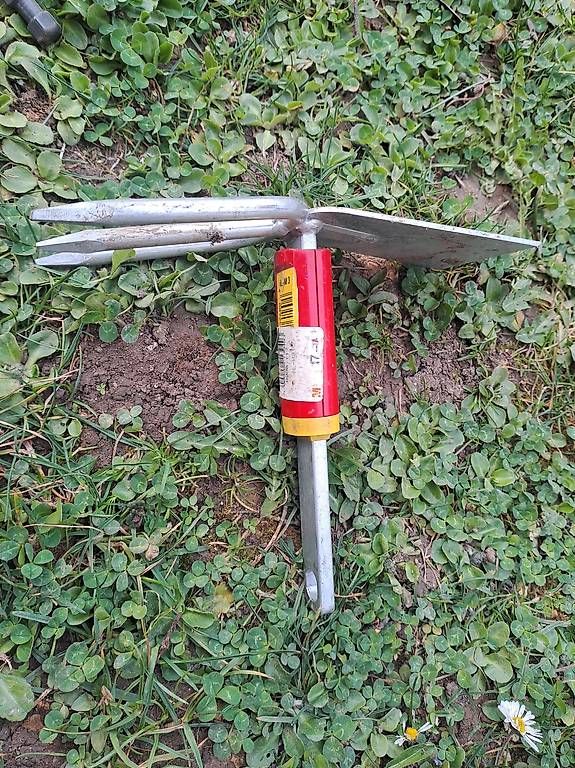 Tutti gli attrezzi: Ansatz für Gartenhacke – Usato da Liestal venduto da daspi01