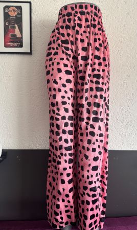 Hosen Pink Tiermuster Faltenstoff Grösse S Sommerlich Top