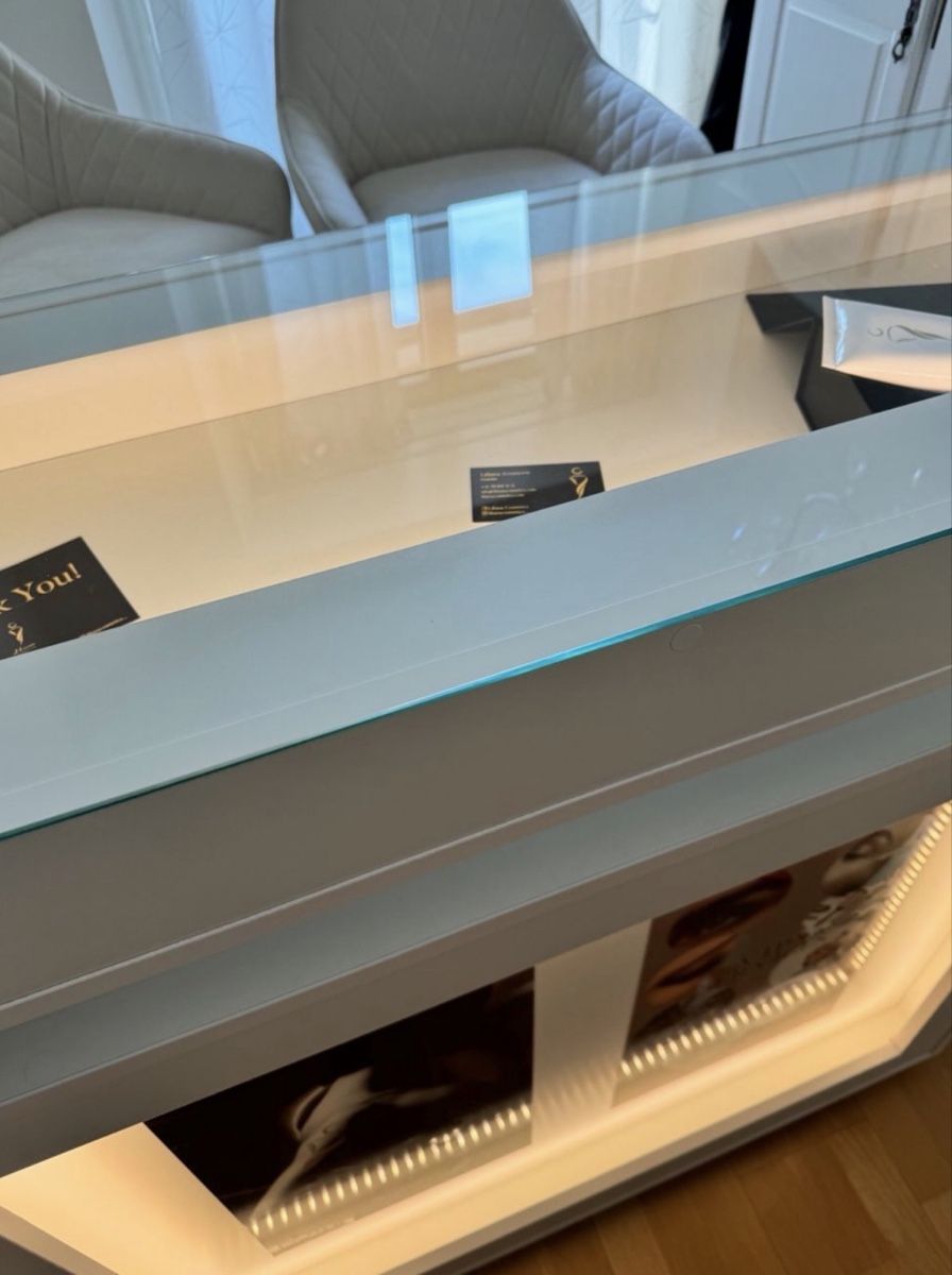Allestimento di negozi e stand fieristici: Vitrine, Empfang (Reception) – Usato da Oberdorf SO venduto da Attorney_in_law 1