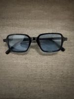 Sonnenbrille schwarz mit blauen Gläsern guter Zustand