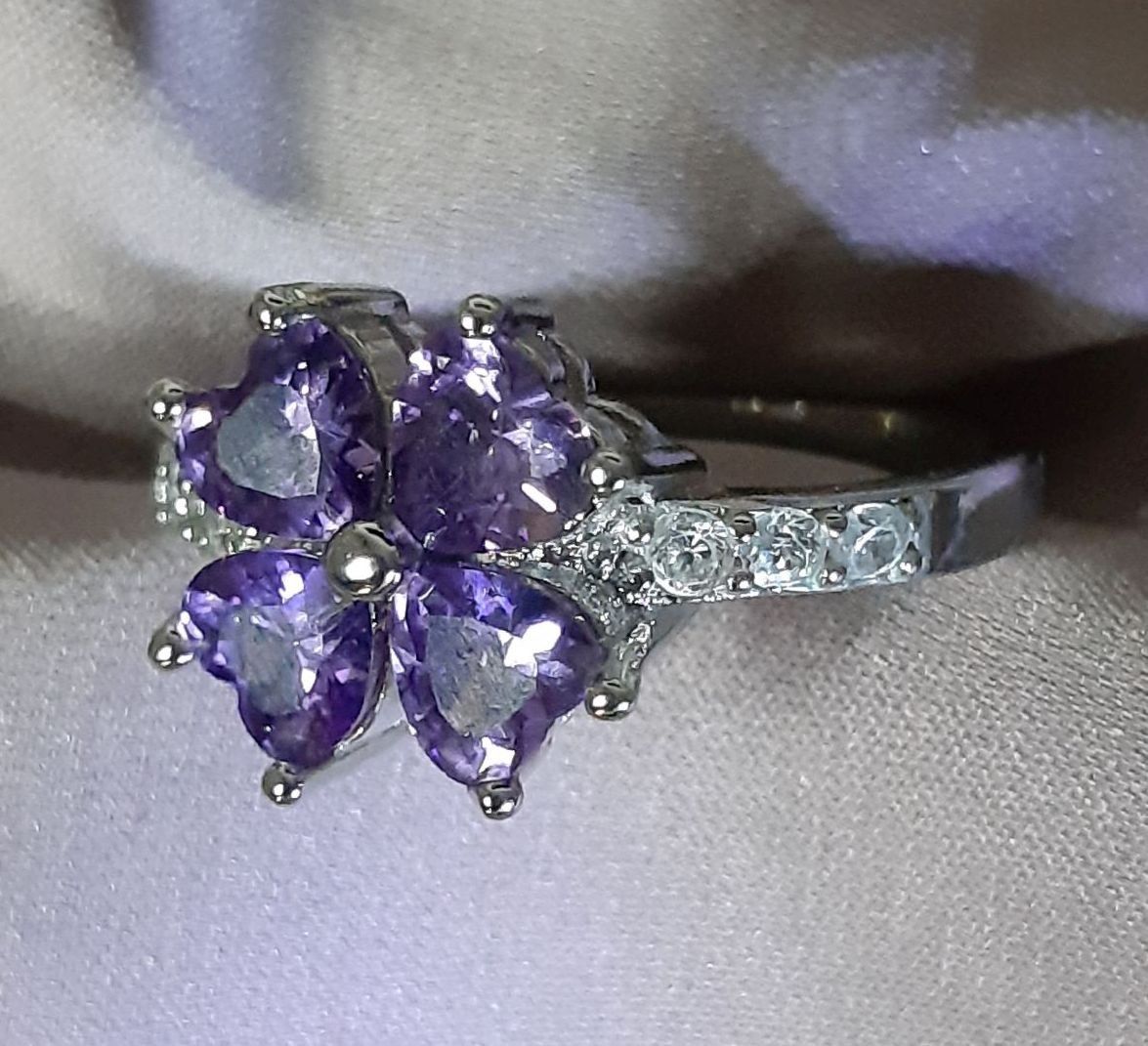 Anelli: Ring mit Amethyst, Glücksklee 925 versilbert, Gr. 8 – Nuovo (secondo la descrizione) da Grenchen venduto da maretop