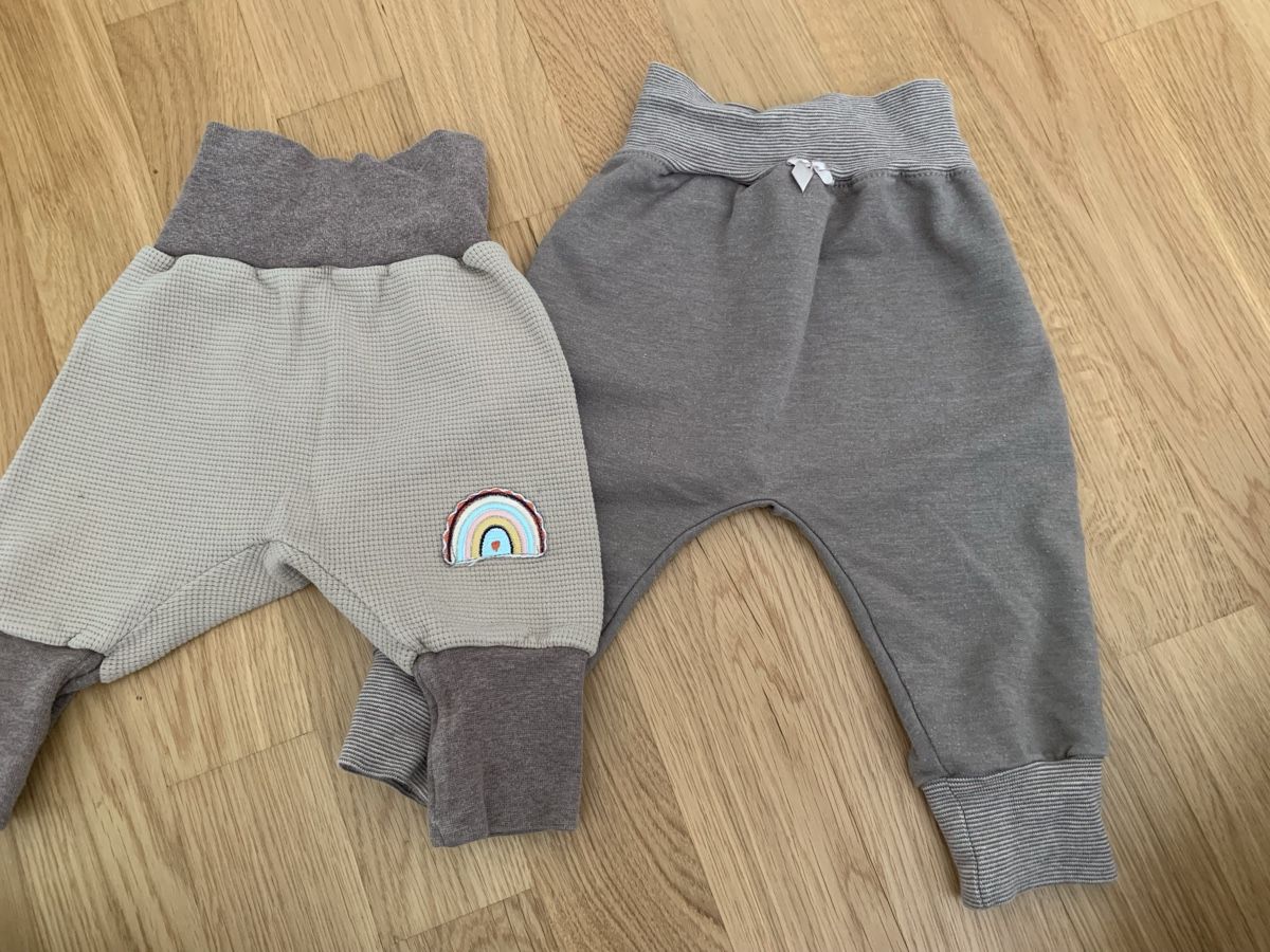 Lotti & Set di vestiti: Hosen 2er Set Grösse 62/68 beige/grau – Usato da Unterägeri venduto da Globi8634
