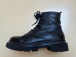 Coole schwarze Lederboots – robust & stylisch!